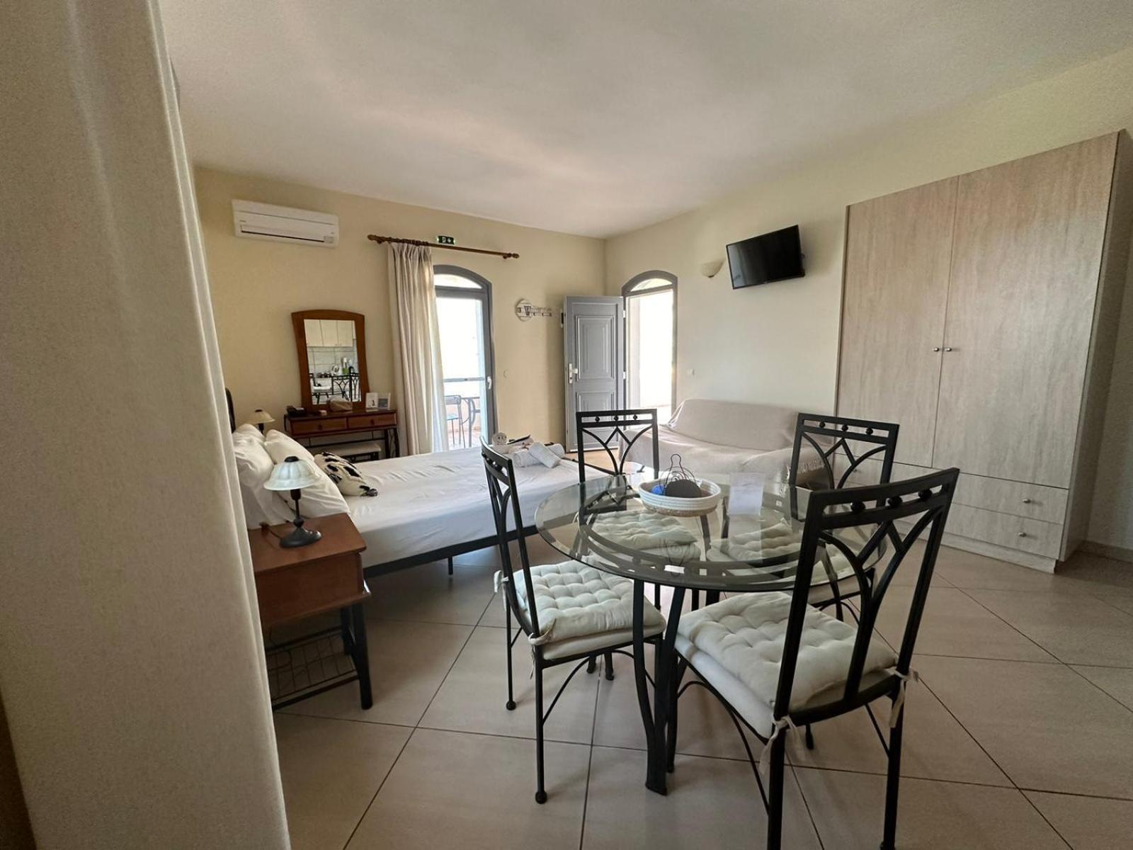 Louiza Apartments Pyrgi  Esterno foto