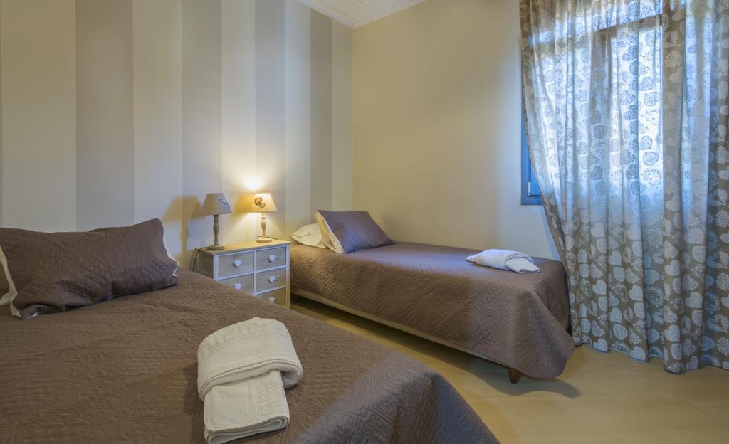 Louiza Apartments Pyrgi  Esterno foto